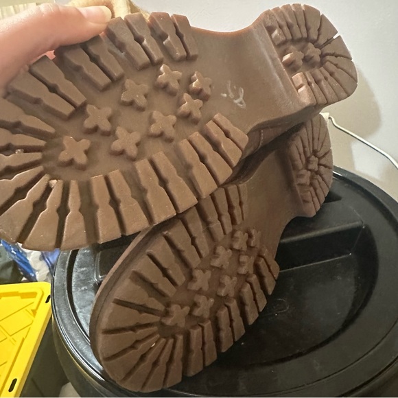 Unbranded shearling and leather boot with great tread size 8 - Picture 7 of 7